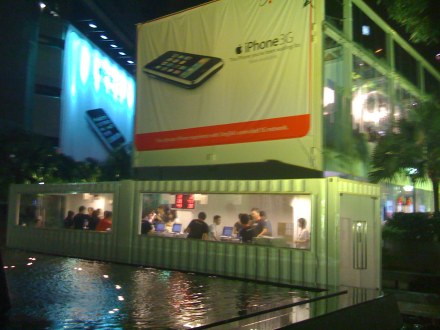 ภายในบริเวณงาน จริงๆ คนเย�ะกว่านี้มากครับ ผมถ่ายรูปนี้ต�นที่คนซาๆ แล้วในช่วงหัวค่ำ